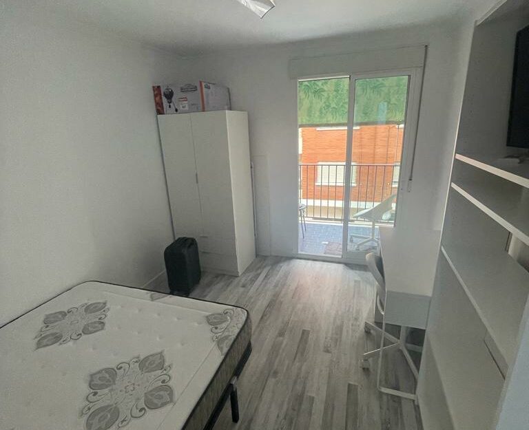 Habitacion de estudiante en alquiler en Moncada – Ref. 001375