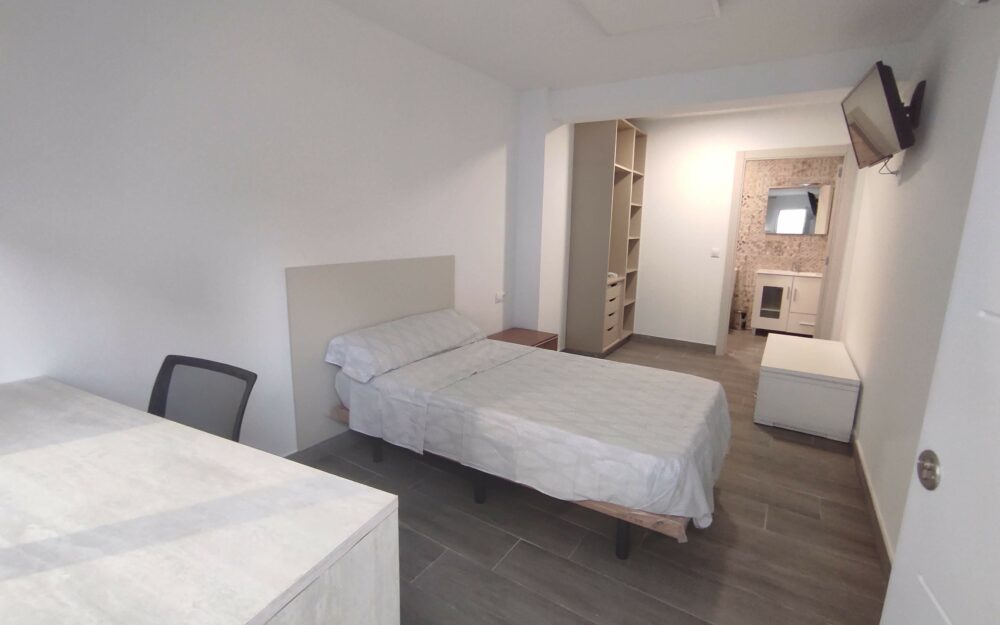 Chambre étudiante avec salle de bain en suite dans une colocation – Réf. 001397