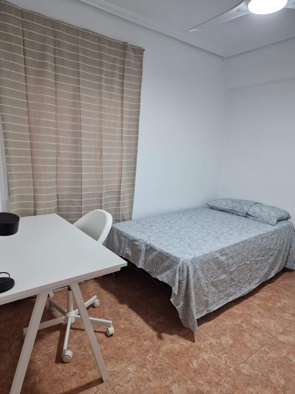 Habitación de estudiante en piso compartido – Ref. 001406-H Habitación de estudiante en piso compartido – Ref. 001406-H