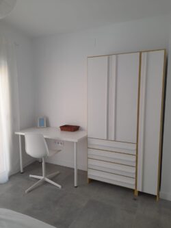 STUDENT room in Moncada – Ref. 001449